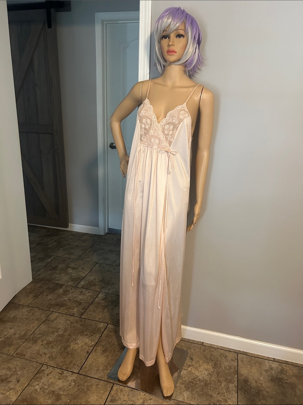 Delicate Vintage 60’s Lace-Trim Long Chemise in Light Pink